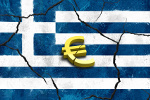 Euro-Symbol auf griechischer zerrissener Flagge